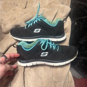 Skechers Women's Black and Teal Sneakers